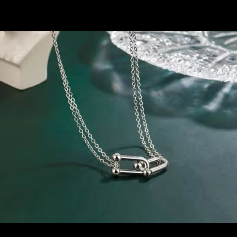 Gorgeous Gold Interlocking Loop Pendant Necklace - image 3